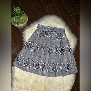 Tristan Black and White floral printed skirt sz 6